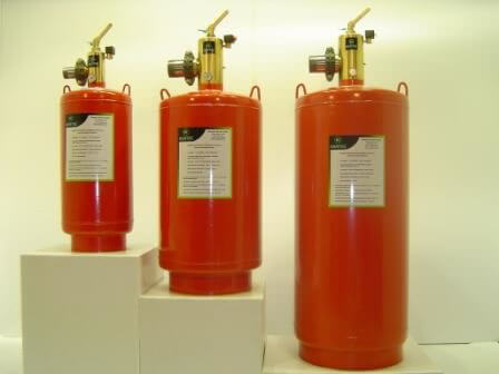 Instalação de cilindros e tubulações de um sistema de gás HFC-227.